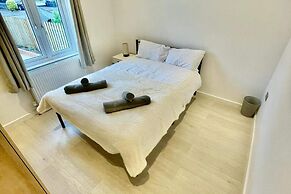 3 Bed Flat - Sleeps 6 - Parking - Wifi