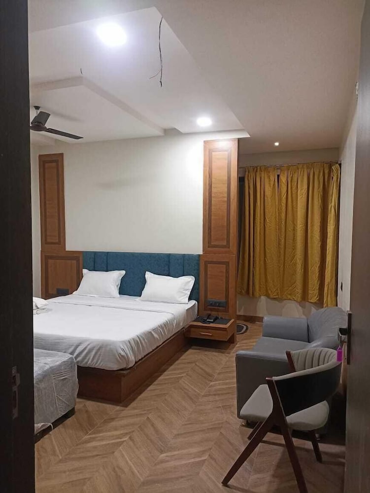 Hotel Prakhyat