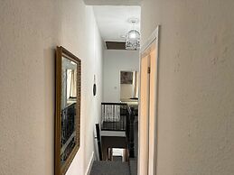 Manchester - House - Sleeps 6 - Parking - Garden