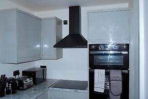 House Sleeps 5 With Garden and Parking