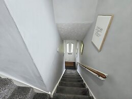 House Sleeps 5 With Garden and Parking