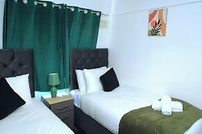 House Sleeps 5 With Garden and Parking