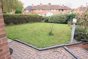 House Sleeps 5 With Garden and Parking