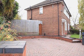 House Sleeps 5 With Garden and Parking