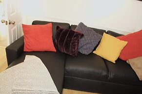 House Sleeps 5 With Garden and Parking