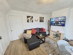 House Sleeps 5 With Garden and Parking