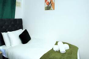 House Sleeps 5 With Garden and Parking
