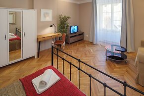 3 Bed Flat - Sleeps 12 - Wifi