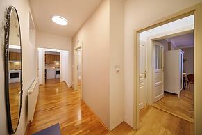 3 Bed Flat - Sleeps 12 - Wifi