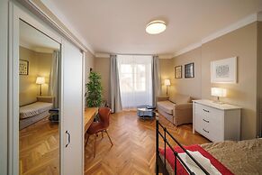 3 Bed Flat - Sleeps 12 - Wifi