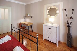 3 Bed Flat - Sleeps 12 - Wifi