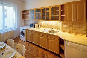 3 Bed Flat - Sleeps 12 - Wifi