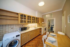 3 Bed Flat - Sleeps 12 - Wifi