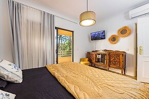 2 Bed-sleeps 4-vilamoura Beach-pool-spa-balcony