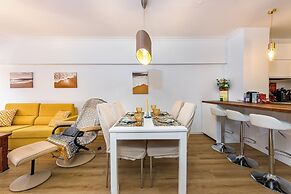 2 Bed-sleeps 4-vilamoura Beach-pool-spa-balcony