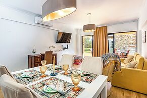 2 Bed-sleeps 4-vilamoura Beach-pool-spa-balcony