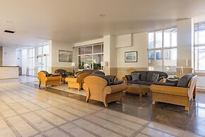 2 Bed-sleeps 4-vilamoura Beach-pool-spa-balcony