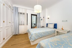 2 Bed-sleeps 4-vilamoura Beach-pool-spa-balcony