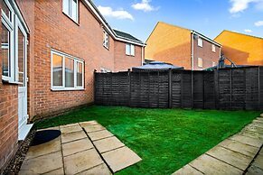 House - Sleeps 6, Garden & Free Parking