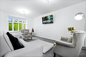 House - Sleeps 6, Garden & Free Parking