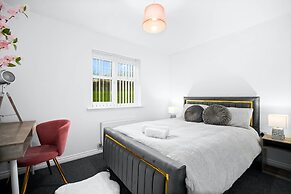 House - Sleeps 6, Garden & Free Parking