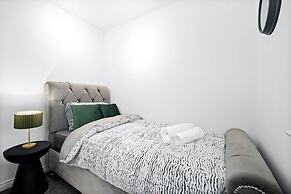 House - Sleeps 6, Garden & Free Parking