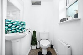 House - Sleeps 6, Garden & Free Parking