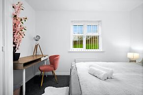 House - Sleeps 6, Garden & Free Parking