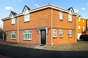 House - Sleeps 6, Garden & Free Parking