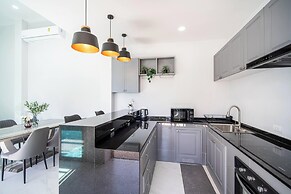Classic Modern Pool Villas Rawai 3BR
