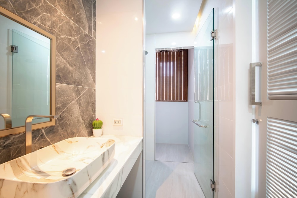 Classic Modern Pool Villas Rawai 3BR