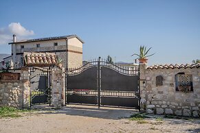 Casale nel Verde con Piscina e Vista