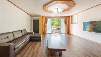 Geoje Come and Stay Pension
