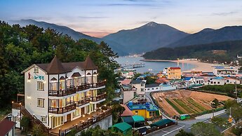 Geoje Come and Stay Pension