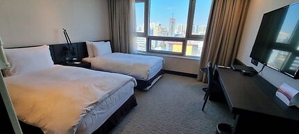 THE SKY HOTEL