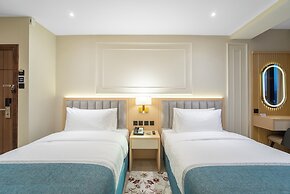 Grand Ambassador Hotel
