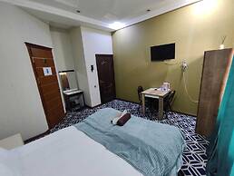 Ekm Hotel