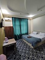 Ekm Hotel