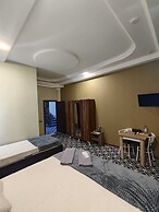 Ekm Hotel