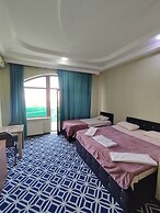 Ekm Hotel