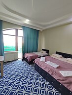Ekm Hotel