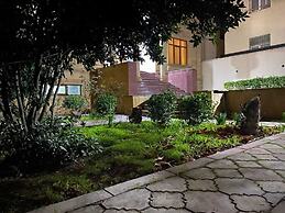 Ekm Hotel