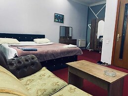 Ekm Hotel