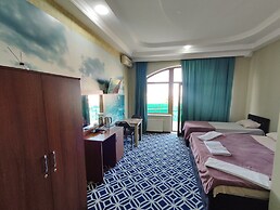 Ekm Hotel