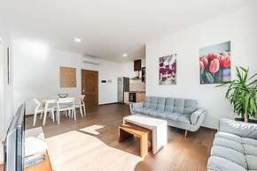 Spacious Apartment by the Beach - Tulipani