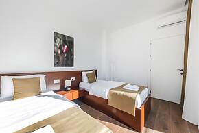 Spacious Apartment by the Beach - Tulipani