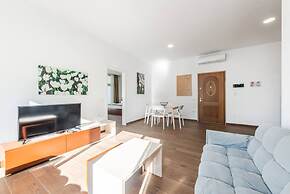 Spacious Apartment by the Beach - Tulipani