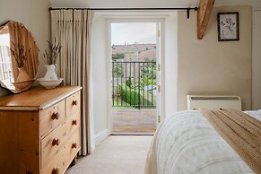 Pear Tree Cottage in South Milton