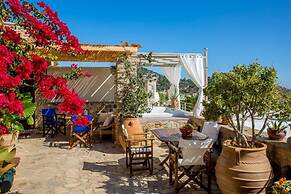 Smaragda Art Country House