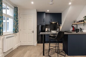Gorgeous 1 BD in Central Cheltenham